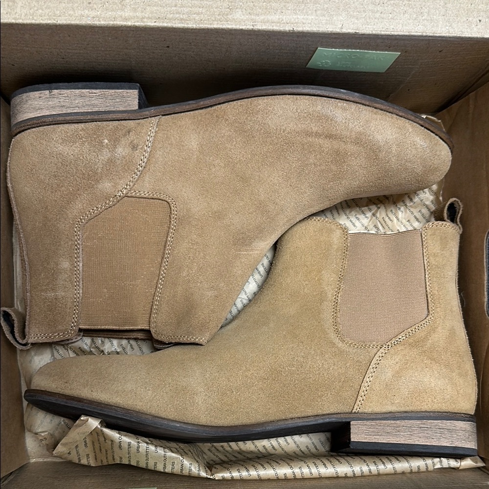 Urban Outfitters Tan Chukka Boots Suede